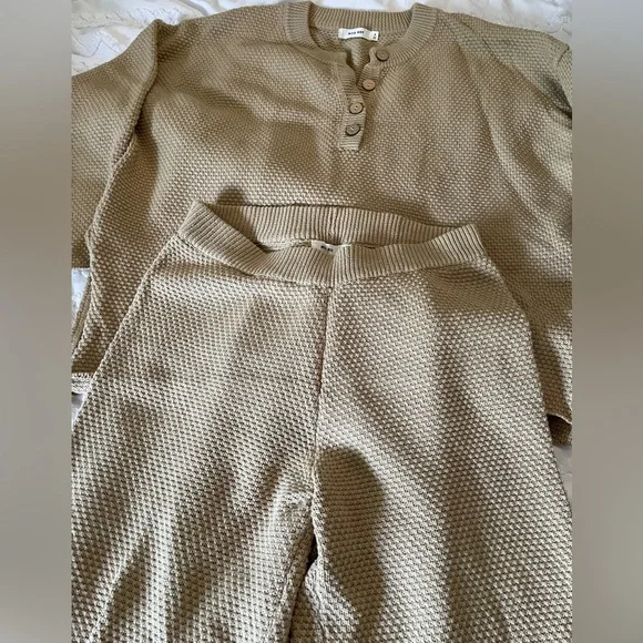 Mod ref Textured Knit Set - Picture 2 of 2